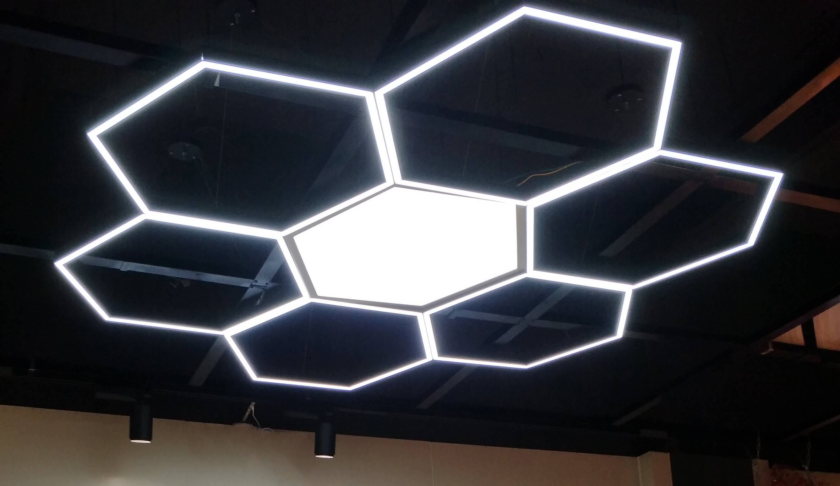 建筑照明六边形 LED 线性吸顶灯 LL0187M-180W